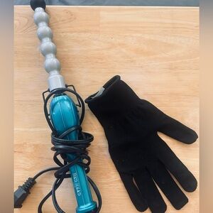BedHead Rock N Roller Curling Wand (glove included)